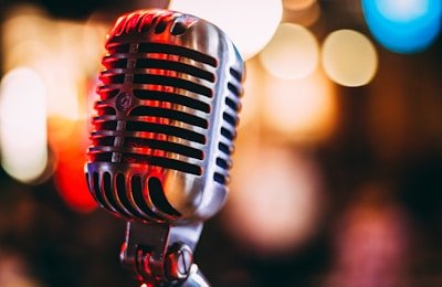 r星每日大赛：某知名歌手演唱会假唱被实锤，观众现场录音曝光